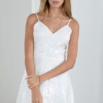 molvestidotirantesblanco76019-vestido-corto-de-tirantes-finos-y-tela-brillante-