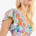 70top-de-manga-corta-cruzado-con-estampado-