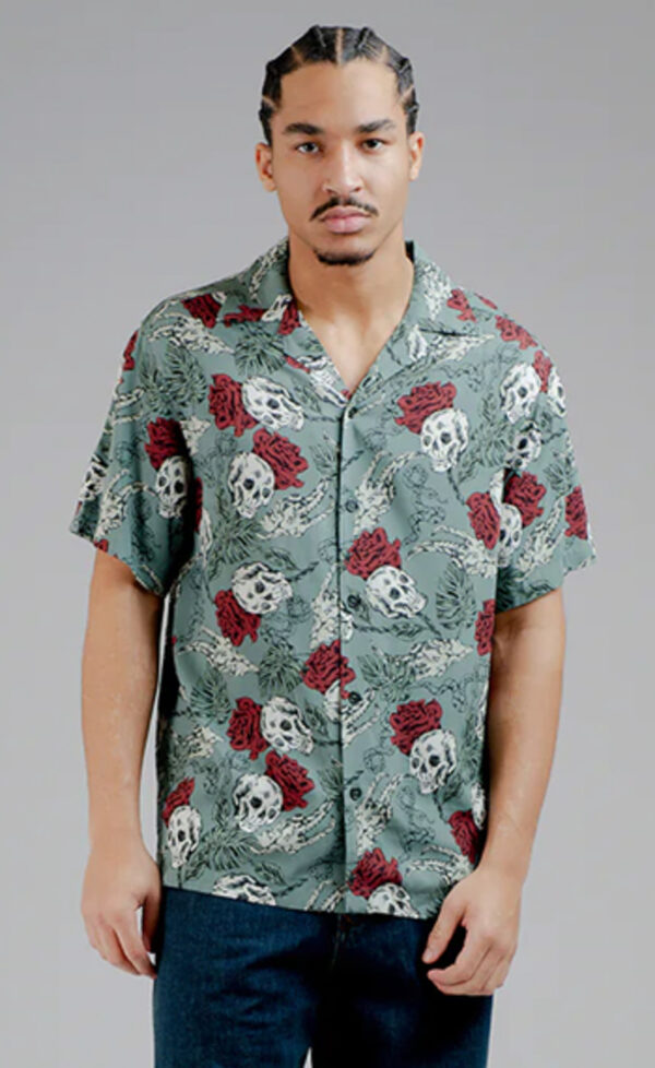 camisa skull roses serpientes