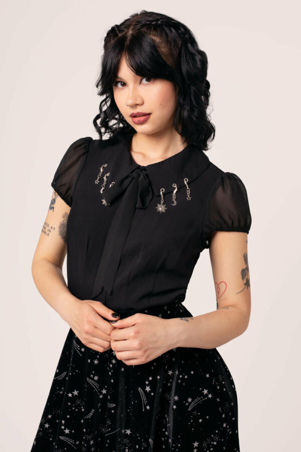 H60373_CHARMING_BLOUSE_BLK-196-1080x1620