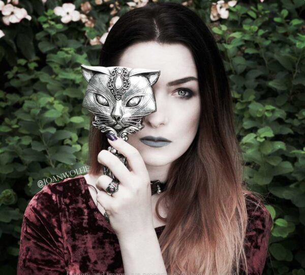sacred-cat-hand-mirror (1)..
