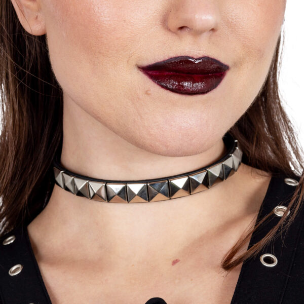 innjadis-chocker-ladies-black-poizen-industries-3